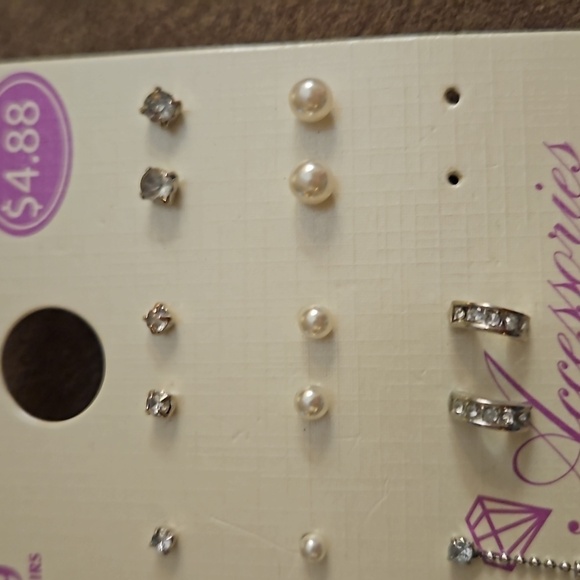 3/$20 VTG Set of Two Earring Stud Boho Princess Cards - Picture 6 of 8